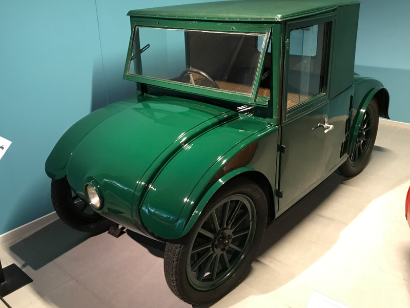 1926 Hanomag 2/10 “Kommisbrot.” These were the 20's version of the Beetle built during a time when Germany was going through runaway inflation. It had a 500cc 10hp single cylinder motor and featured one (!) drum brake.